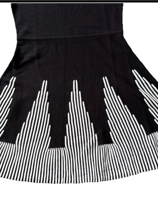 Sandra Darren women’s size M black and white knit sweater dress. Excellent Cond. - Picture 5 of 12